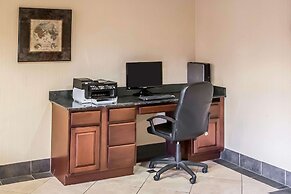 Econo Lodge Inn & Suites