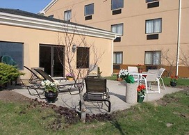 Econo Lodge Inn & Suites
