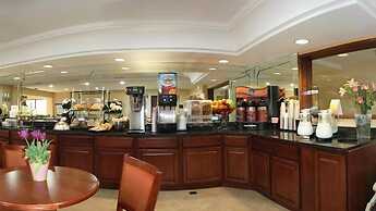 Econo Lodge Inn & Suites