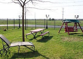 Econo Lodge Inn & Suites