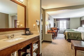 Quality Inn & Suites Salem near I-57