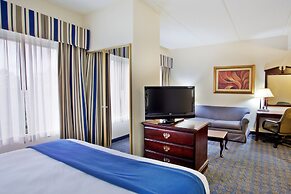 Holiday Inn Express Hotel & Suites, an IHG Hotel