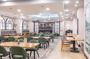 Crowne Plaza Kansas City Downtown by IHG