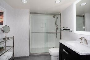 Crowne Plaza Kansas City Downtown by IHG