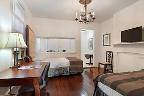 Historic Mardi Gras Inn