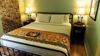 Historic Mardi Gras Inn