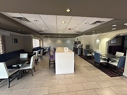 Red Roof PLUS+ Fort Myers