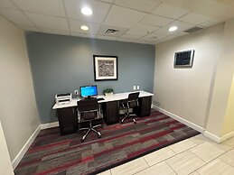 Red Roof PLUS+ Fort Myers