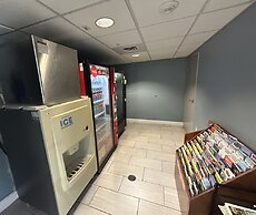 Red Roof PLUS+ Fort Myers