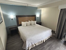 Red Roof PLUS+ Fort Myers