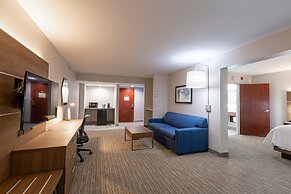Holiday Inn Express And Suites Arlington North - Stadium Area by IHG