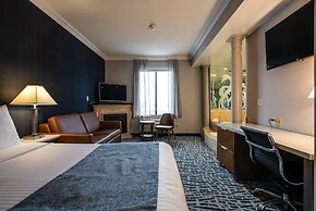 Monte Carlo Inn Toronto West Suites