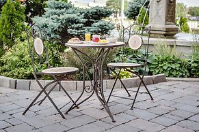 Monte Carlo Inn Toronto West Suites