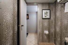 Monte Carlo Inn Toronto West Suites