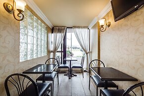 Monte Carlo Inn Toronto West Suites