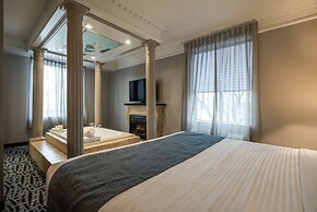 Monte Carlo Inn Toronto West Suites