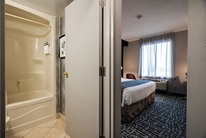 Monte Carlo Inn Toronto West Suites