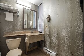 Monte Carlo Inn Toronto West Suites