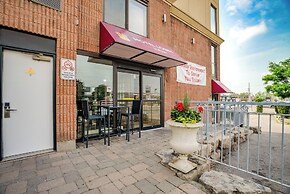 Monte Carlo Inn Toronto West Suites
