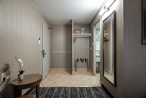 Monte Carlo Inn Toronto West Suites