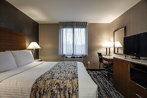 Monte Carlo Inn Toronto West Suites