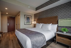 Monte Carlo Inn Oakville Suites