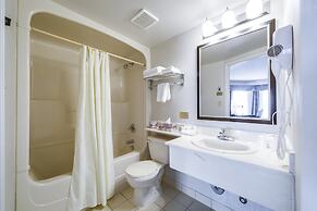 Monte Carlo Inn Oakville Suites