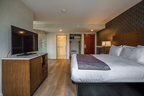 Monte Carlo Inn Oakville Suites