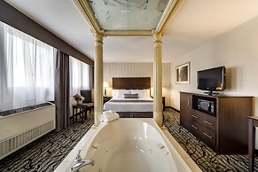 Monte Carlo Inn Oakville Suites