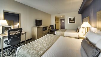 Monte Carlo Inn Oakville Suites