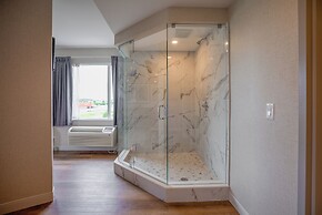 Monte Carlo Inn Oakville Suites