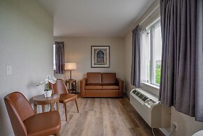 Monte Carlo Inn Oakville Suites