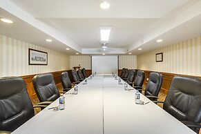 Monte Carlo Inn Oakville Suites