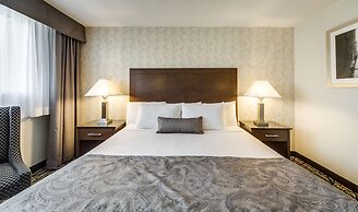 Monte Carlo Inn Oakville Suites