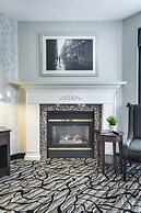 Monte Carlo Inn Oakville Suites