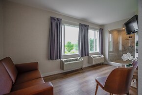 Monte Carlo Inn Oakville Suites