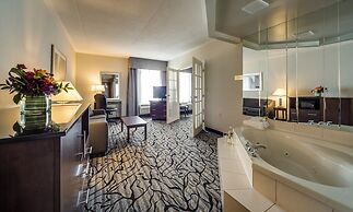 Monte Carlo Inn Oakville Suites