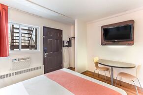 Motel 6 Lethbridge, AB