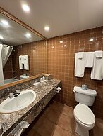 Travelodge by Wyndham Winnipeg Airport