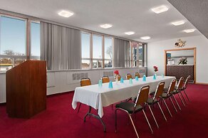 Travelodge by Wyndham Winnipeg Airport