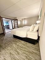 Best Western Plus Kelly Inn