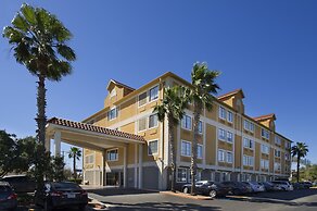 Holiday Inn Express & Suites San Antonio-Dtwn Market Area, an IHG Hote