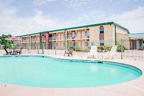 Days Inn by Wyndham Monett