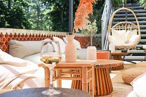 Quintessia Resort