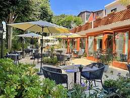 Quintessia Resort