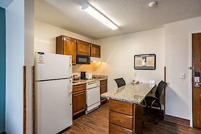 MainStay Suites Cedar Rapids North - Marion