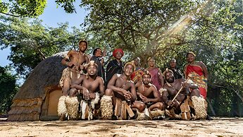 Gooderson Dumazulu Lodge & Traditional Village