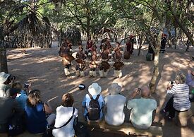 Gooderson Dumazulu Lodge & Traditional Village