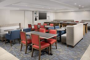 Holiday Inn Express & Suites Baltimore - BWI Airport North by IHG