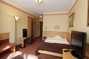 Eden Hotel